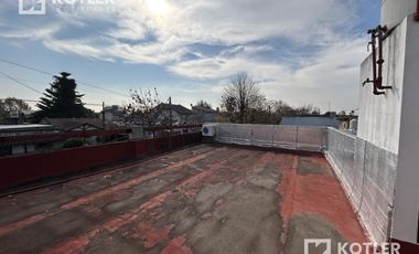 Casa con dos dormitorios y patio- Temperley