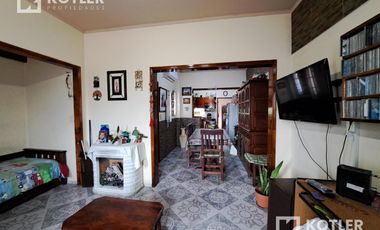 Casa con dos dormitorios y patio- Temperley