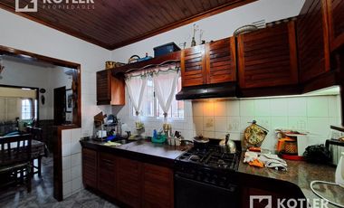 Casa con dos dormitorios y patio- Temperley