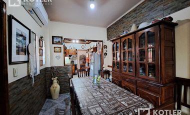 Casa con dos dormitorios y patio- Temperley