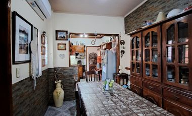 Casa con dos dormitorios y patio- Temperley