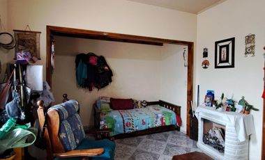 Casa con dos dormitorios y patio- Temperley