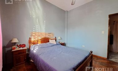 Casa con dos dormitorios y patio- Temperley