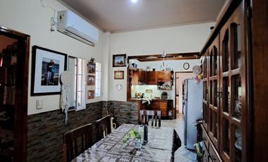 Casa con dos dormitorios y patio- Temperley