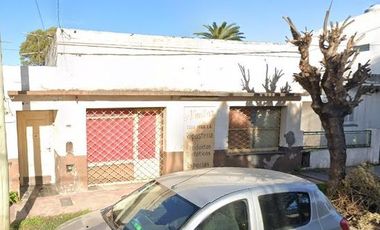 Casa a reciclar sobre lote de 8.66 por 34.64