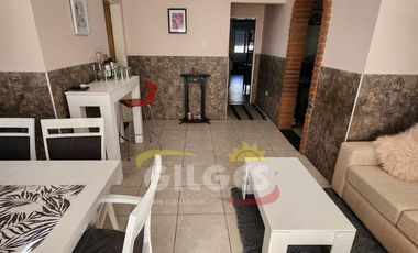 Alquiler de Casa  3 Ambientes en Haedo Muy buen estado - Con Cochera cubierta y Patio