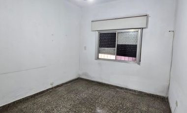 Casa con amplio galpon o taller