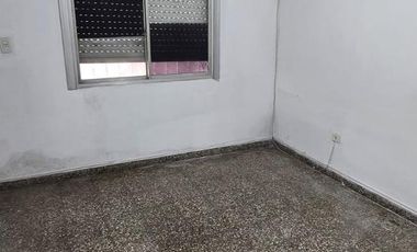 Casa con amplio galpon o taller