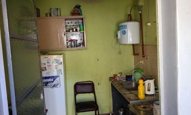 Casa con amplio galpon o taller