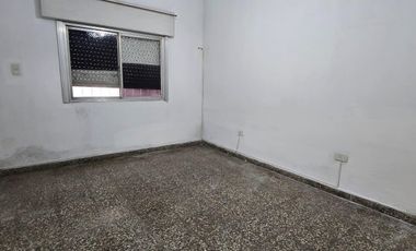 Casa con amplio galpon o taller