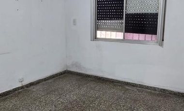 Casa con amplio galpon o taller