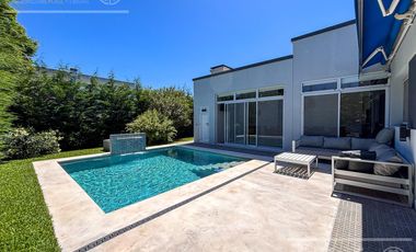 Imponente casa en venta de 5 ambientes en Altos de hudson II, Hudson, Berazategui