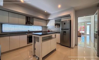 Imponente casa en venta de 5 ambientes en Altos de hudson II, Hudson, Berazategui