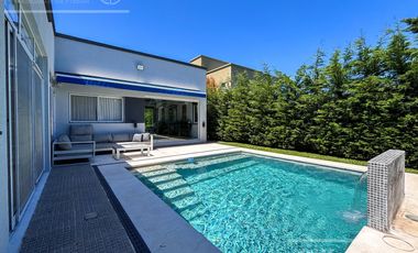 Imponente casa en venta de 5 ambientes en Altos de hudson II, Hudson, Berazategui