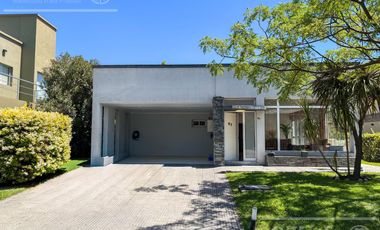 Imponente casa en venta de 5 ambientes en Altos de hudson II, Hudson, Berazategui