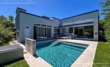 Imponente casa en venta de 5 ambientes en Altos de hudson II, Hudson, Berazategui