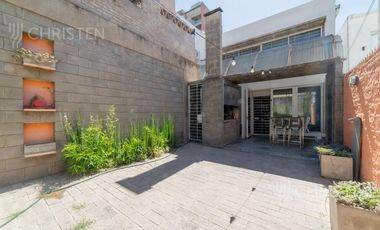 Casa en venta de 3 habitaciones y escritorio Patio y cochera barrio Constituyentes Santa Fe