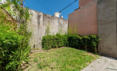 Casa en venta de 3 habitaciones y escritorio Patio y cochera barrio Constituyentes Santa Fe