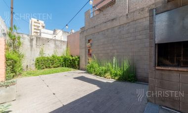 Casa en venta de 3 habitaciones y escritorio Patio y cochera barrio Constituyentes Santa Fe