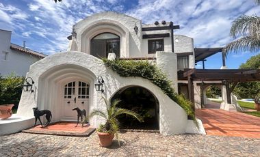 RESERVADA. Casa mediterránea en venta en CC Larena