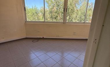 Local en esquina, Diagonal España y Santa Fe