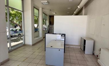 Local en esquina, Diagonal España y Santa Fe