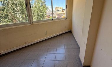 Local en esquina, Diagonal España y Santa Fe