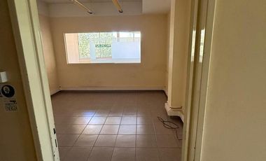 Local en esquina, Diagonal España y Santa Fe