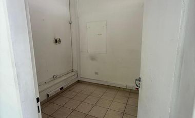 Local en esquina, Diagonal España y Santa Fe