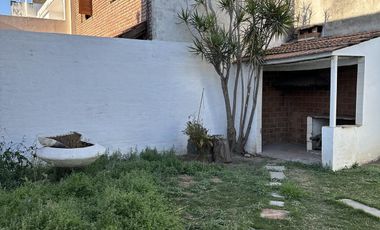 CASA EN VENTA Bº VILLA CABRERA - CERCA COLEGIO PEÑA Y AV. CARAFFA -