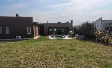 Casa en venta en Medal Country Club - 5 Ambientes