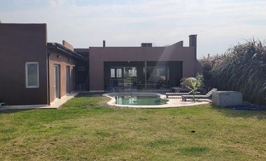 Casa en venta en Medal Country Club - 5 Ambientes