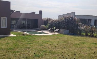 Casa en venta en Medal Country Club - 5 Ambientes