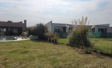 Casa en venta en Medal Country Club - 5 Ambientes