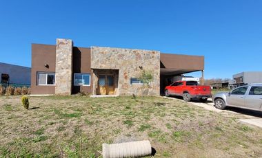 Casa en venta en Medal Country Club - 5 Ambientes