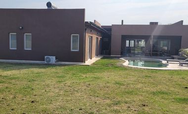 Casa en venta en Medal Country Club - 5 Ambientes
