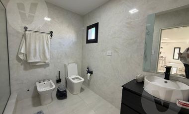 Casa en Venta - Barrio Lagos de Canning