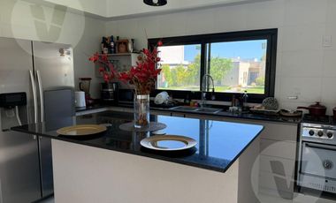 Casa en Venta - Barrio Lagos de Canning