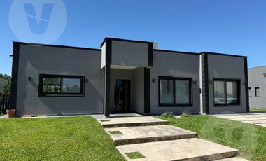 Casa en Venta - Barrio Lagos de Canning