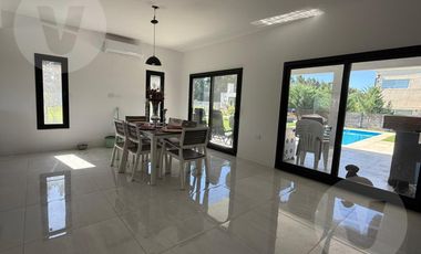 Casa en Venta - Barrio Lagos de Canning