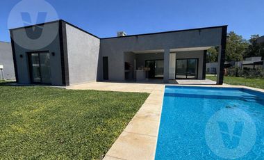 Casa en Venta - Barrio Lagos de Canning