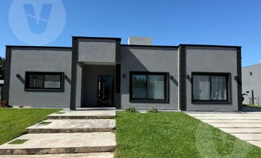 Casa en Venta - Barrio Lagos de Canning