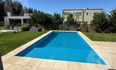 Casa en Venta - Barrio Lagos de Canning