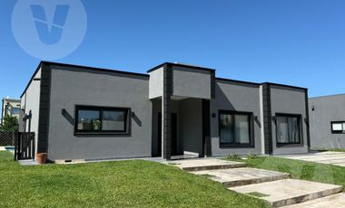 Casa en Venta - Barrio Lagos de Canning