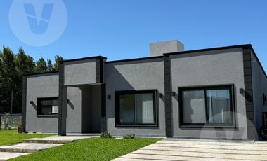 Casa en Venta - Barrio Lagos de Canning