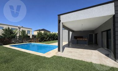 Casa en Venta - Barrio Lagos de Canning