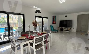 Casa en Venta - Barrio Lagos de Canning
