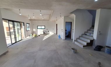 Casa en Santa Elisa, Pilar del este