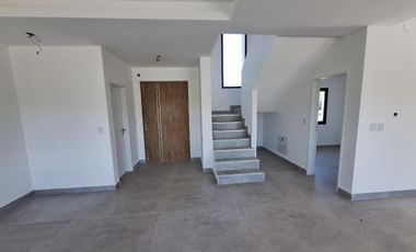 Casa en Santa Elisa, Pilar del este