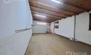 Casa 3 ambientes, con cochera y jardin en lote de 8,66x40
